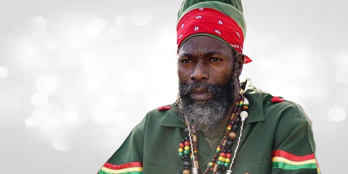Capleton, batizado como Clifton George Bailey III é um cantor jamaicano de reggae e dancehall